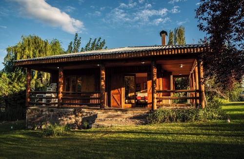 Potrerillos Cabin | Cozy log cabin with mountain view