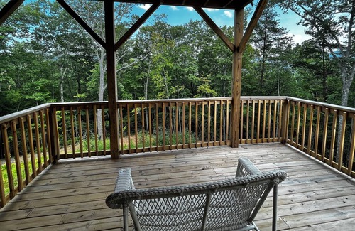 Marietta Apartment | Cozy log home apartment with private deck and mountain view!