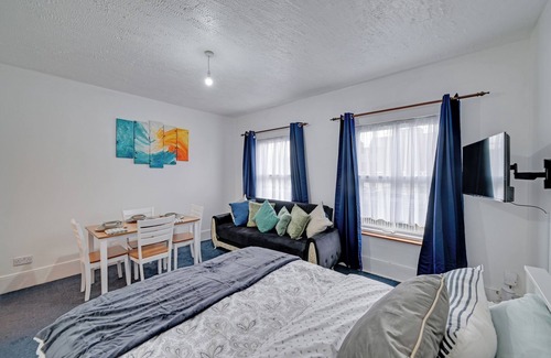 Northumberland Park Apartment | Cozy London Apartment with Great Views