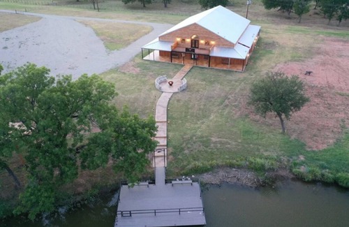 Dennis Cabin | Cozy Longhorn Suite on the River