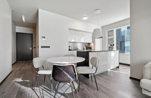 Downtown Apartment | Cozy Lux 2BR & 2BA City Center with Free Parking