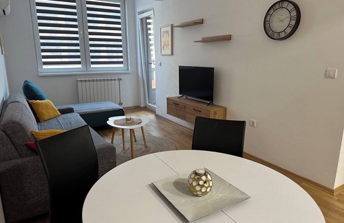 Kisela Voda House | Cozy lux and modern apartment with 1 bedroom, full kitchen, WiFi, AC in Skopje.