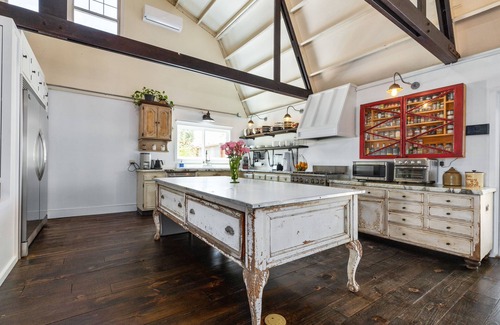 Paso Robles House | Cozy Lux Barnhouse in Paso Robles