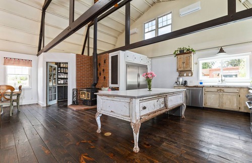 Paso Robles House | Cozy Lux Barnhouse in Paso Robles