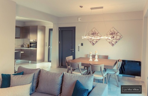 Mytikas Villa | Cozy, Luxurious and Poolside Three Bedroom Villas Minutes From the Beach