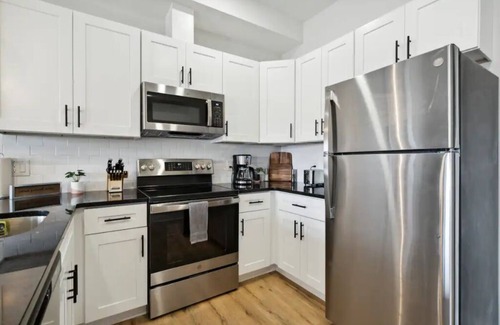 Norris Square Apartment | Cozy Luxury 1 Bedroom with Private Patio