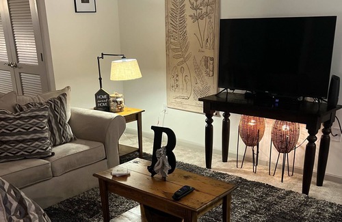 German Village Apartment | Cozy Luxury Style Apartment w/Attached Garage and Deck