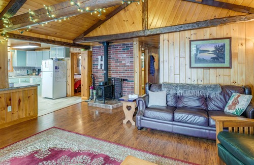 Sinclair Cottage | Cozy Maine Cottage on Long Lake w/ Screened Porch