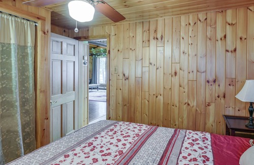 Sinclair Cottage | Cozy Maine Cottage on Long Lake w/ Screened Porch