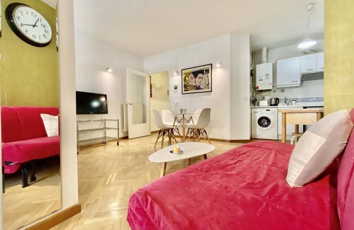 Justicia Apartment | Cozy Malasaña - Studio with balcony in the center, AC