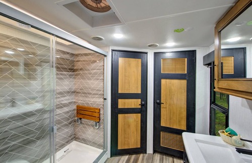 Winterville House | Cozy Mansion on Wheels for Rent Monthly/Annually ONLY.