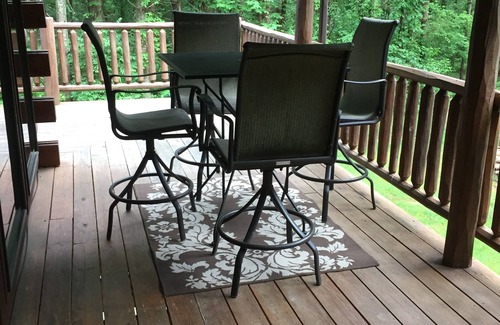 Laurelville Cabin | COZY Merlot Cabin- Great family cabin in Hocking Hills, centrally located.