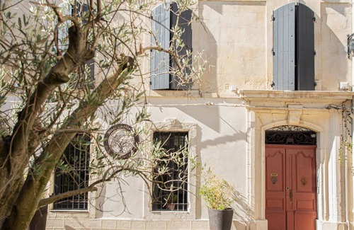 Arles City Centre Apartment | Cozy mezzanine in historic building, comfort assured