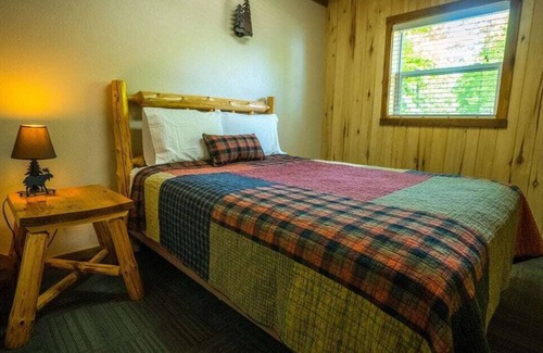 Puposky Cabin | Cozy Minnesota Cabin - Steps to Resort Amenities