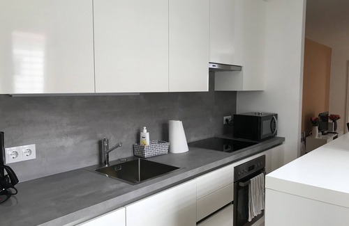 Donaustadt Condo | Cozy, Modern 1-bdrm apt w/garage near VIC-UNO City