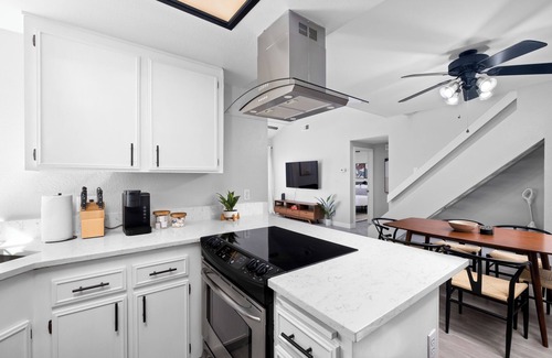 North Valley House | Cozy Modern 2BR Oceanside Home for Mid-term Stay