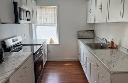Dover Apartment | Cozy Modern 3-bedroom/2 Bath apartment in downtown Dover with AC, WiFi