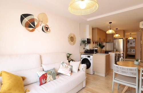 Sagunto Apartment | Cozy Modern Apartment Near Sagunto Beach with Balcony and A/C