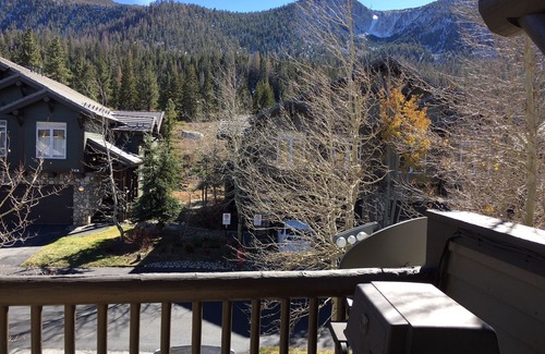 Mammoth Lakes House | Cozy Modern Condo in Snowcreek V Development