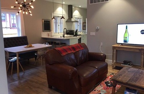 East End House | Cozy Modern Cottage in the heart of the historic district! Walk everywhere!