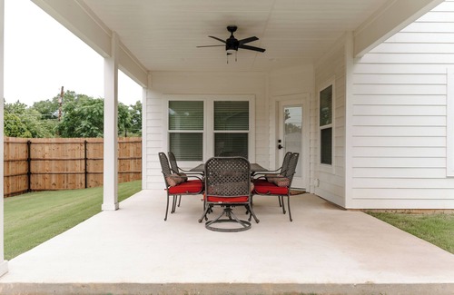 Haltom City House | Cozy modern home. Centrally locate. Fun for the whole family