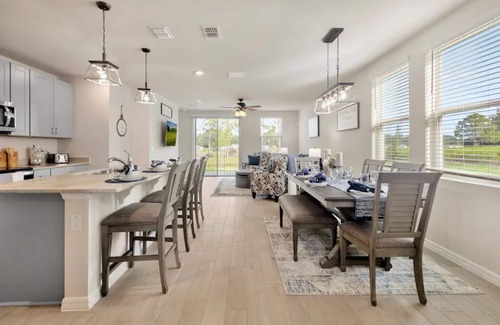 Zephyrhills House | Cozy & Modern home, Only 20 mins from Tampa