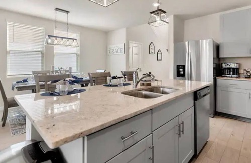 Zephyrhills House | Cozy & Modern home, Only 20 mins from Tampa