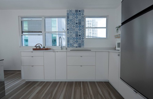 Santurce Apartment | Cozy & Modern. In the heart of San Juan, steps from la Placita.nRenovated apt.