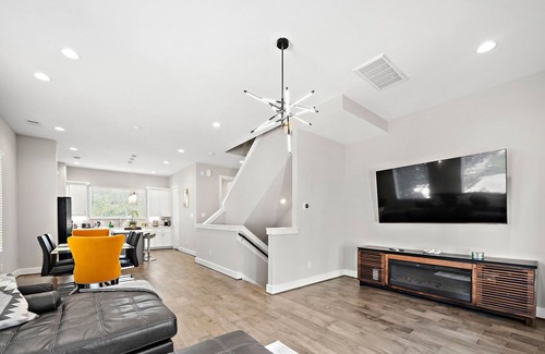 Spring Branch East House | Cozy Modern Private Room For Rent in the heart of Houston
