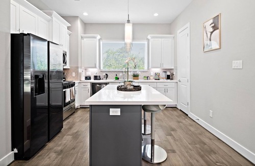 Spring Branch East House | Cozy Modern Private Room For Rent in the heart of Houston