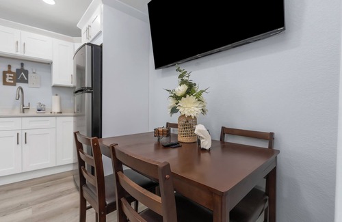 Pinellas Park Apartment | Cozy Modern Studio Getaway in Pinellas Park