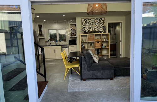 Del Rey House | Cozy modern studio plus huge loft, new construction