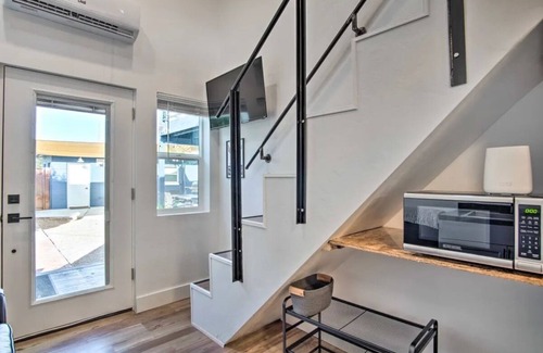 Peter Howell Apartment | Cozy, Modern Tiny Home, 1-bed, 1 bath - 10 minutes from UofA & other hotspots!