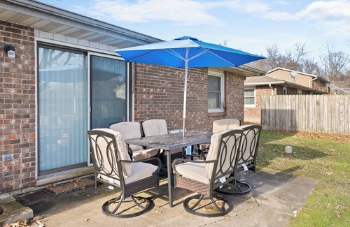 Chesterton House | Cozy Modern Townhome in Unbeatable Chesterton Location