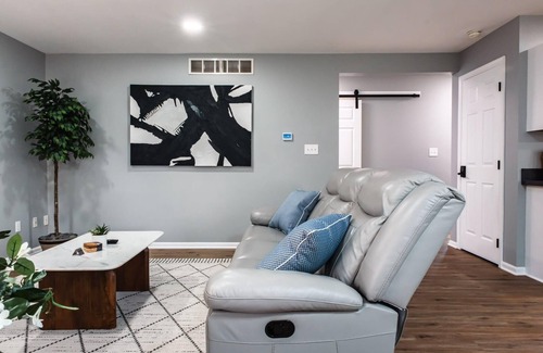 New Castle House | Cozy Modern Villa Sum
