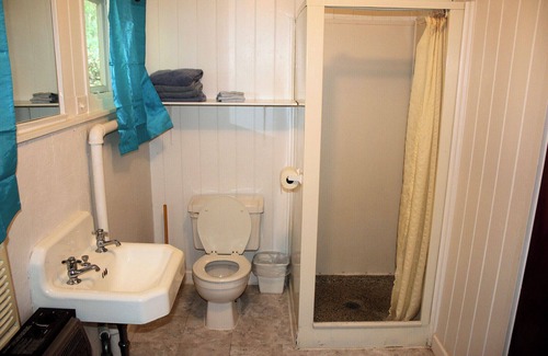 Almo Hotel | Cozy Motel Room With Lake Access