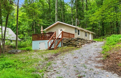 Harpers Ferry House | Cozy Mountain Bungalow | 10 Min Drive to Historic Harpers Ferry and Appalachian Trail | Nature, History & Adventure