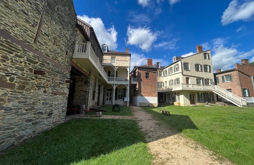 Harpers Ferry House | Cozy Mountain Bungalow | 10 Min Drive to Historic Harpers Ferry and Appalachian Trail | Nature, History & Adventure