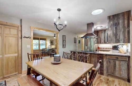 Newland House | Cozy mountain cabin close to Linville, Grandfather Mountain & Boone