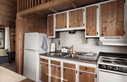 Bentonville Cabin | Cozy Mountain Cabin with Stunning Views, Modern Comforts & Fast WiFi