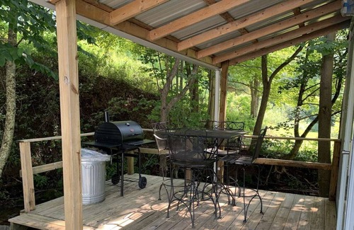 Northfork Cabin | Cozy Mountain Cabin within minutes to Hatfield McCoy and Outlaw Trails