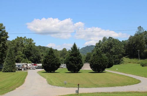 Hayesville House | Cozy Mountain Camper