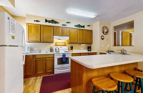 McCall Condo | Cozy Mountain Condo with Pools, Hot Tub, Sports Courts - Ski & Lake Access