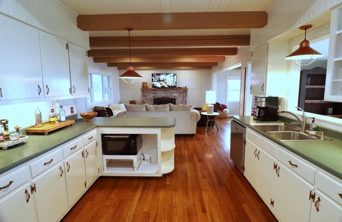 Boone Cottage | Cozy mountain cottage off the Blue Ridge Parkway with Grandfather Mountain views