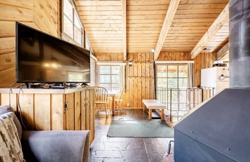 Blue River Cabin | Cozy Mountain Hideaway in Breckenridge. A Charming, Rustic Cabin Retreat