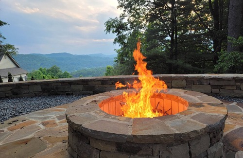 Rambling Ridge House | Cozy mountain house with spectacular views! Close to hiking/biking trails.