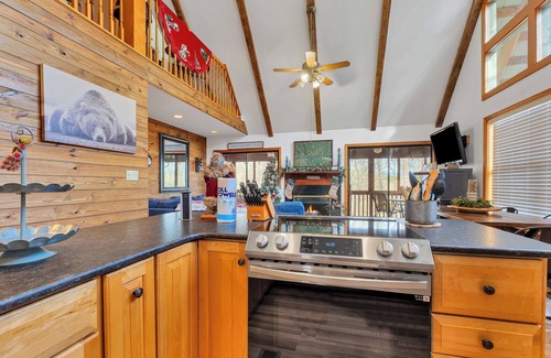 Townsend House | Cozy mountain home ! This home is elderly friendly. Has nature at your back door