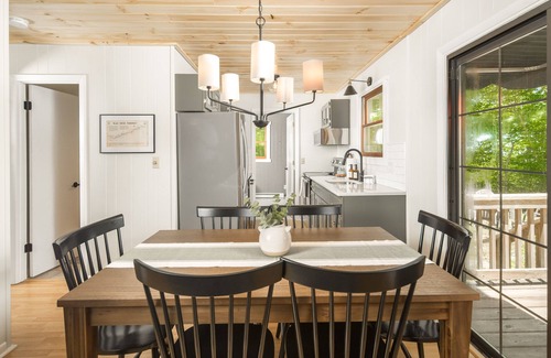Sugar Mountain House | Cozy Mountain Retreat Fireplace, Backyard Sledding, 5 Min to Ski Lodge