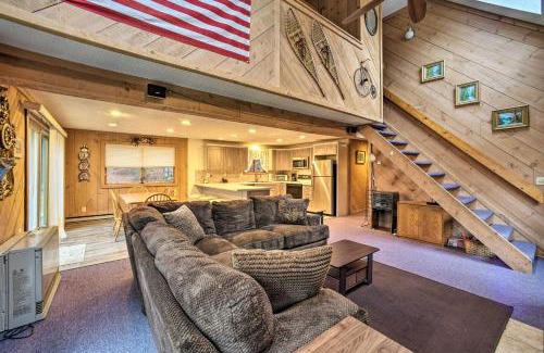 West Dover House | Cozy Mountain Retreat with Deck about 3 Mi to Mount Snow