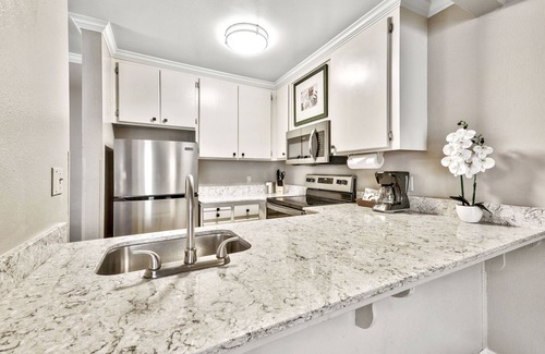 South Lake Tahoe Condo | Cozy Mountain Retreat | Close to Ski lifts